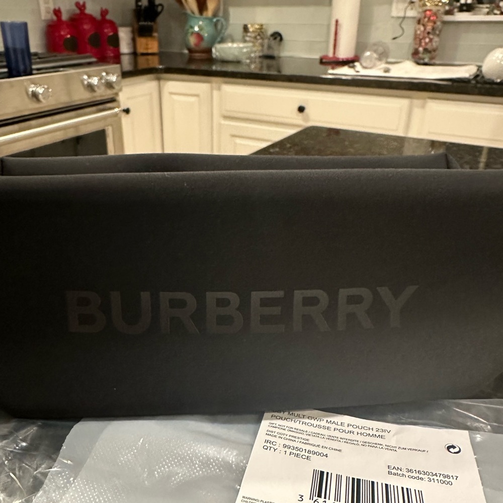 NWT Burberry Toiletry Pouch - Picture 2 of 5